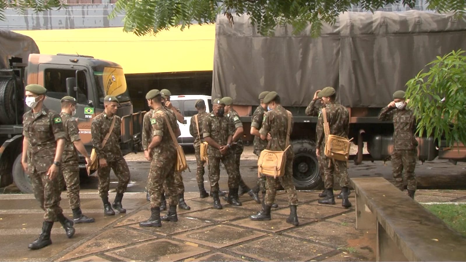 Exército aumenta efetivo de combate à dengue e visita residências nas zonas Norte e Sul